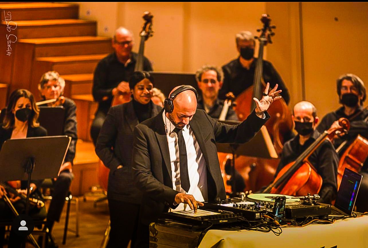 Hazhe 2 Hazhe actuando con la Orquesta de Granada en el Auditorio Manuel de Falla